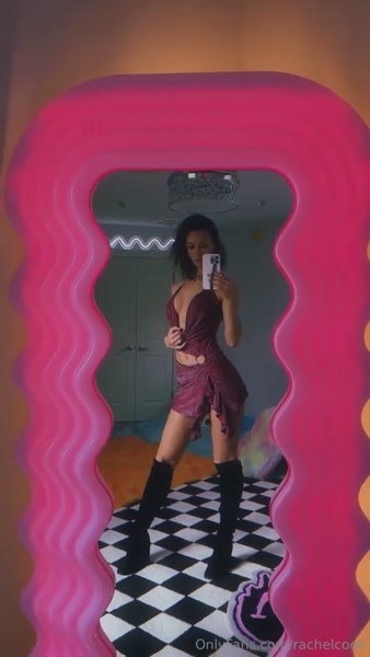 Rachelcook Close-Up: Irresistible Vertical Video
