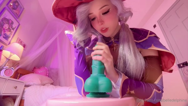 Belledelphine Twerk: Dreamy Vertical Video