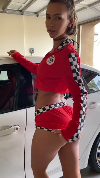 Rachelcook Flaunt: Cheeky 9:16 Video