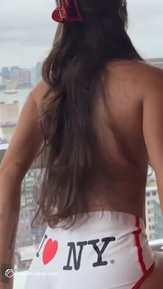 Tiny Tits Latina Making Taking Pics Trend On A Nyc Highrise Building