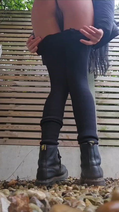 Outdoor Pee Peeing