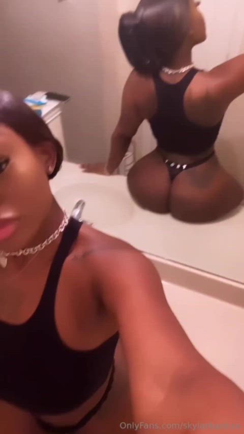 Amateur AssholeBehindThong Bubble Butt