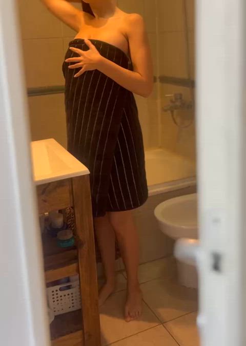 Brunette Latina Natural Tits