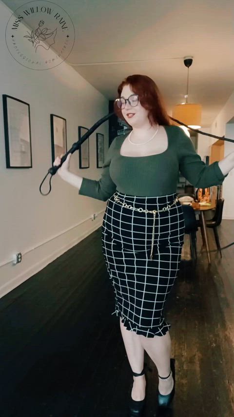 Dominatrix Femdom Whipping