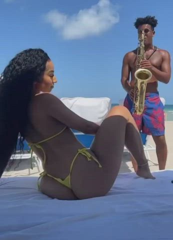 Beach Bikini Dancing