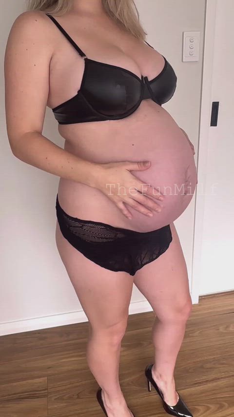 Big Tits Mom Pregnant