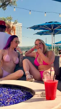 Toned Holdthemoan Fingering Show