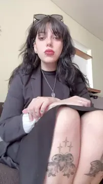Realgirls Reveal: Irresistible Portrait Clip