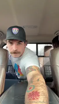 Quick fuck in the car before dropping her to work