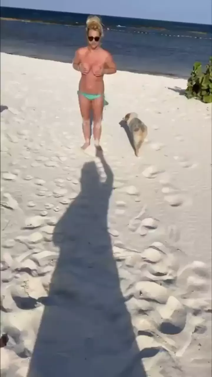 Tempting Britney Spears Bounce in Amateur