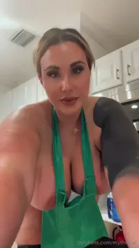 Queen MacromastiaIRL