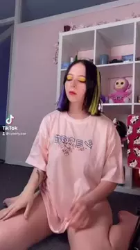 Check Profile Amateur — Busty Portrait Clip