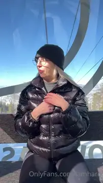 Breedingmaterial Tits — Thick Vertical Video