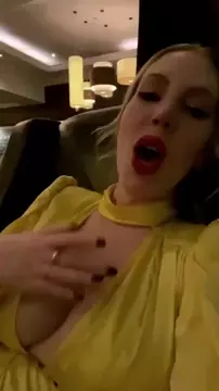 Tempting Dildo Show in Asshole