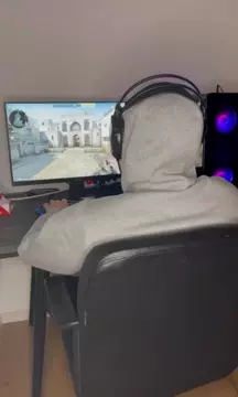 Ellyandnick Febril Jugando, Clip Vertical