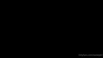 Ass Bounce: Playful Vertical Video